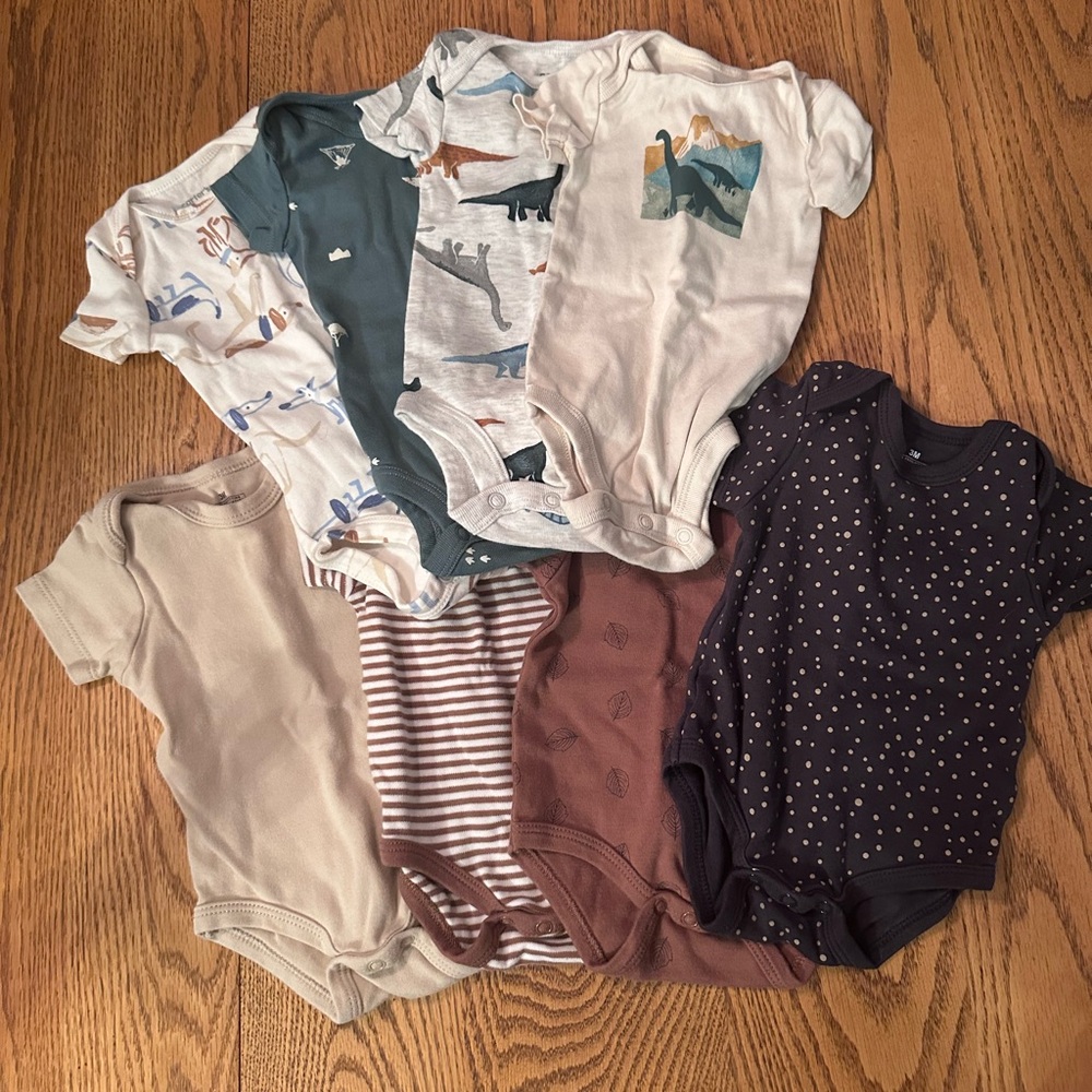 8 Piece Short Sleeved Onesies
